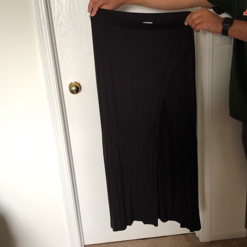 Maxi skirt with high slit